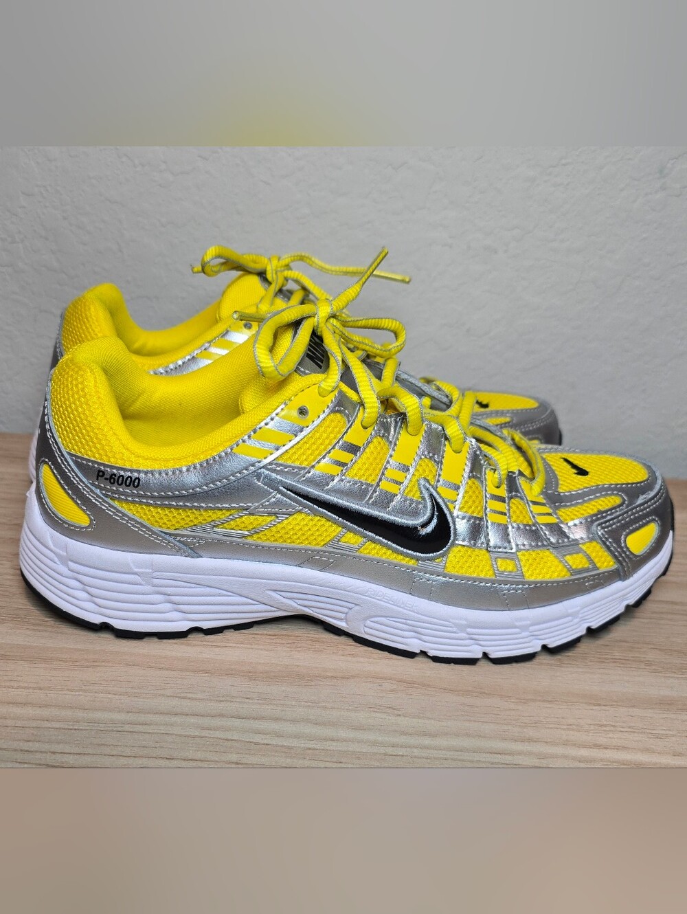 Nike P-6000 Yellow Metallic Silver Boys 7 7Y Or Womens 8.5